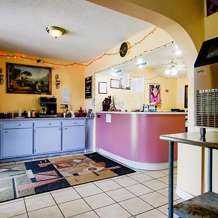 Oyo Hotel Chapmanville Inn, Wv - Hwy 119 מראה חיצוני תמונה