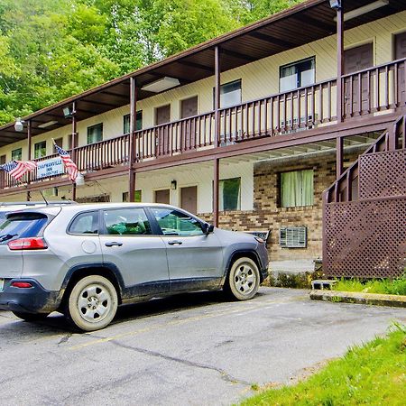 Oyo Hotel Chapmanville Inn, Wv - Hwy 119 מראה חיצוני תמונה
