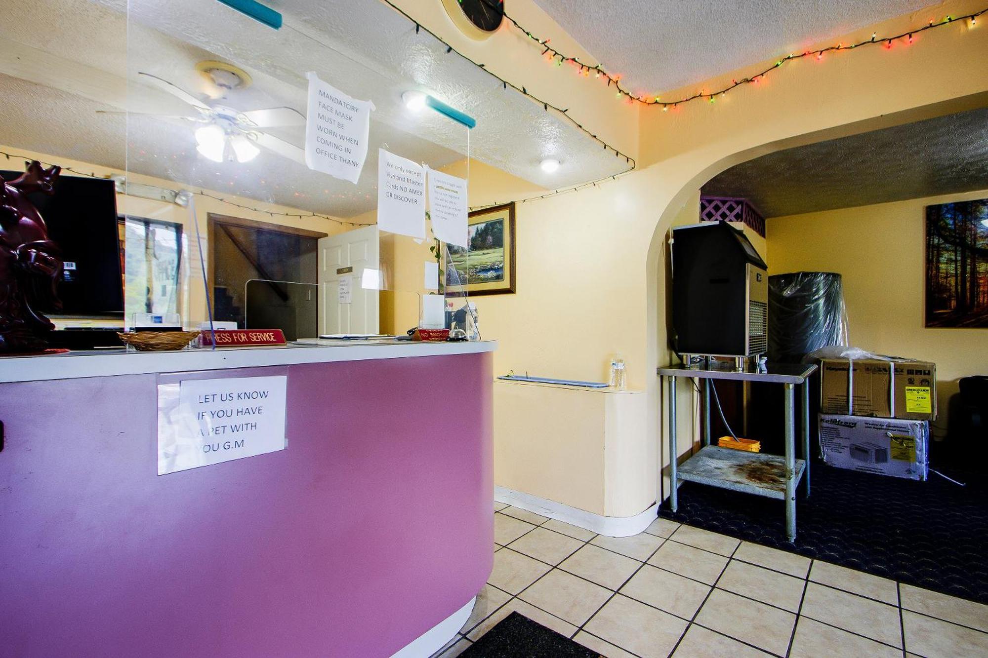 Oyo Hotel Chapmanville Inn, Wv - Hwy 119 מראה חיצוני תמונה