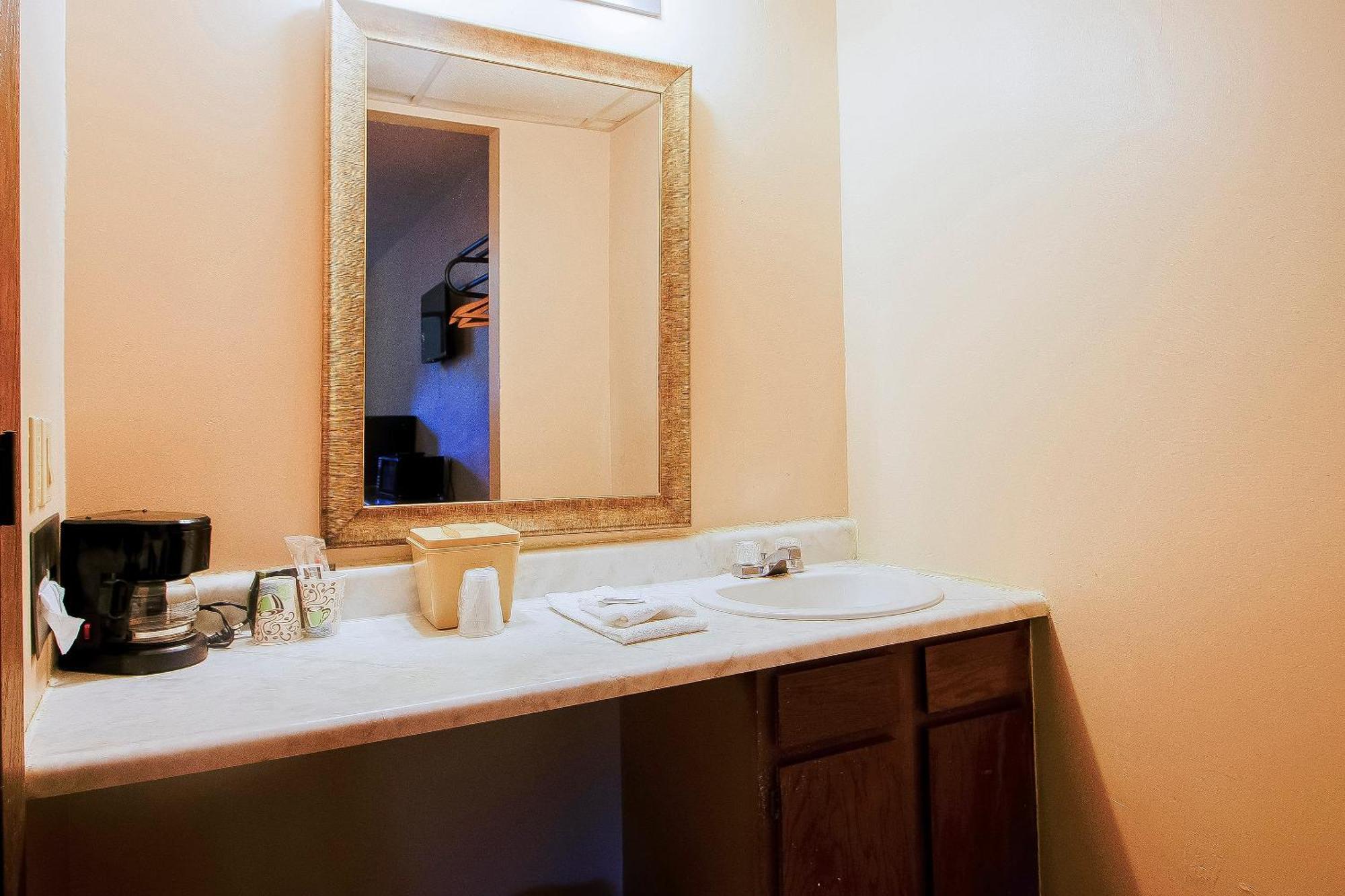 Oyo Hotel Chapmanville Inn, Wv - Hwy 119 מראה חיצוני תמונה