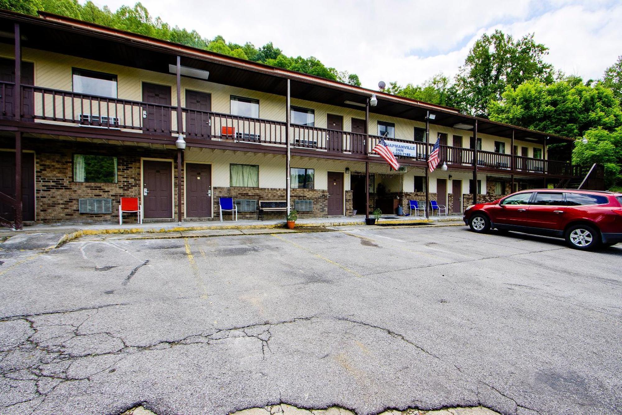 Oyo Hotel Chapmanville Inn, Wv - Hwy 119 מראה חיצוני תמונה